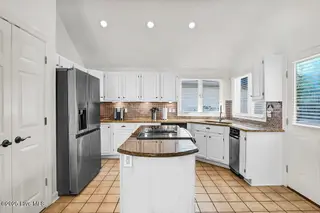 1957 Prestwick Lane, Wilmington, NC 28405 – photo 15: 1957-Prestwick kitchen #3 staged