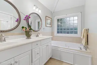 203 Brandywine Place Drive, Morehead City, NC 28557 – photo 16: Primary ensuite
