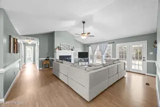 400 Carolina Pines Boulevard, New Bern, NC 28560 – photo 4: Gorgeous Vaulted Ceilings