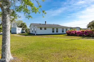 187 Mullens Drive, Harkers Island, NC 28531 – photo 4: 187 Mullens Dr