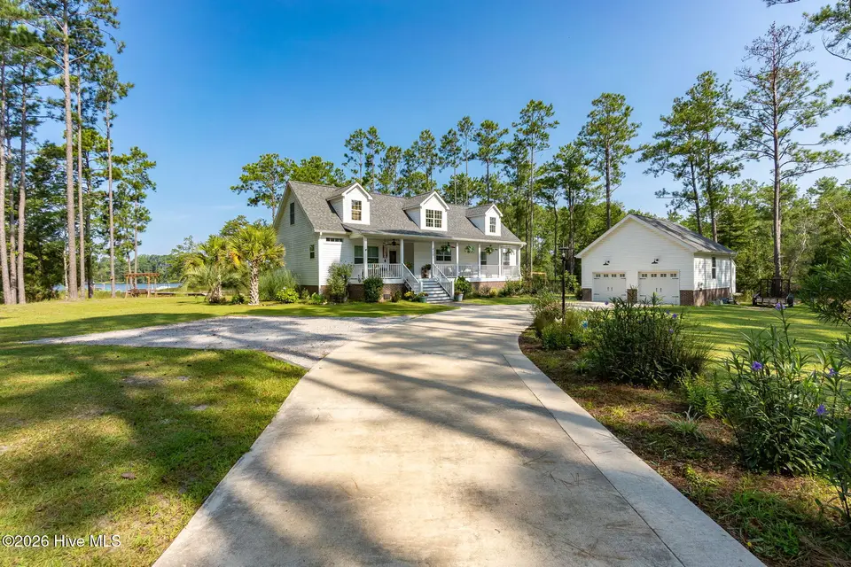 418 Vicksburg Court, Havelock, NC 28532 – photo 1 of 39: 4-web-or-mls-chadwick-visuals-418-vicksb