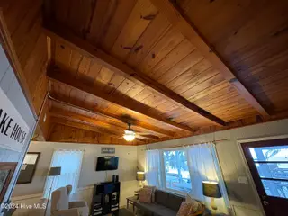 400 Canal Cove Road, Lake Waccamaw, NC 28450 – photo 18: Beautiful Ceilings