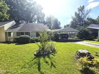 1014a Kings Way, New Bern, NC 28562 – photo 1: Front of house