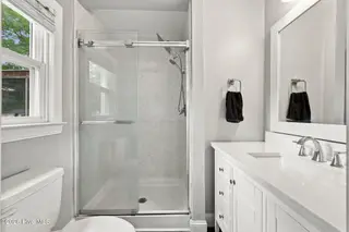 5203 Meadowbrook Drive, Trent Woods, NC 28562 – photo 6: Master Bathroom