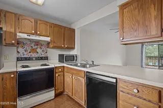 3624 Saint Johns Court B, Wilmington, NC 28403 — 2-bedroom condo in Park Place, Wilmington, NC, photo 10 of 59: 41-web-or-mls-DSC07032