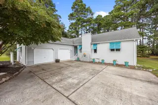6105 Pelican Drive, New Bern, NC 28560 – photo 5: 4-web-or-mls-0C0A4904