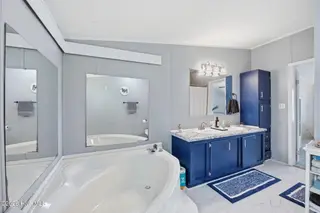 101 S Cherie Court, New Bern, NC 28562 – photo 18: 14-web-or-mls-DSC_3091_edit