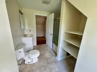 133 Riverside Drive, Beaufort, NC 28516 — 3-bedroom home in Riverside Estates, Beaufort, NC, photo 13 of 29: Upstairs Bath