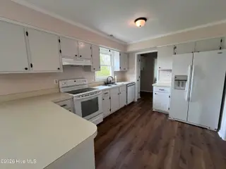 317 Beechwood Drive, Havelock, NC 28532 – photo 10: Kitchen