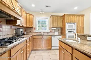 107 Silver Lake Court, Swansboro, NC 28584 – photo 21: 17-web-or-mls-590A5299