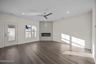 1909 Newbury Way D, Greenville, NC 27834 – photo 13: 16-web-or-mls-BLS_0024