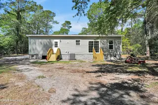409 Pond View Circle, Hampstead, NC 28443 – photo 16: 409PondViewLane-15