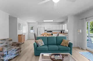 109 NE 17th Street, Oak Island, NC 28465 – photo 3: 20-web-or-mls-BTS00712