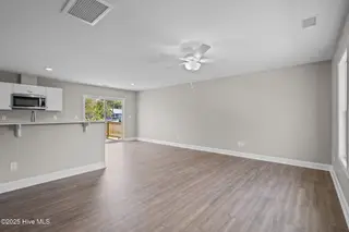 925 Campbell Street, Wilmington, NC 28401 – photo 7: 11-web-or-mls-DSC03426