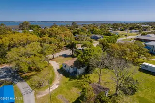 1072 Island Road, Harkers Island, NC 28531 – photo 5: 10-web-or-mls-chadwick-visuals-1072-isla