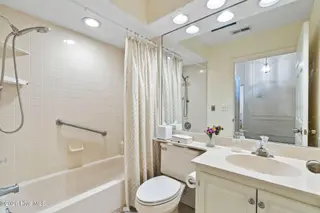 2203 Jumpin Run Drive, Wilmington, NC 28403 – photo 24: 09hallbath4