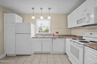 1204 Castle Street, Wilmington, NC 28401 – photo 16: 26-web-or-mls-DSC04233