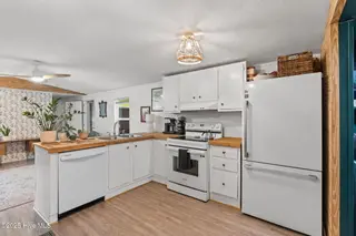 118 NE 67th Street, Oak Island, NC 28465 – photo 11: 28-web-or-mls-CAMMediaLLC.com 118-13