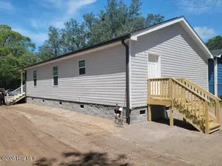 113 Pecan Avenue, Lake Waccamaw, NC 28450 – photo 4: Resized_20230817_120001_1744313624027