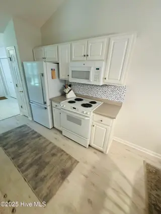 1519 Chadwick Shores Drive, Sneads Ferry, NC 28460 – photo 7: IMG_6518