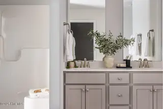 618 S Squires Run Lane, Richlands, NC 28574 – photo 23: Master Bathroom