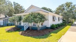 800 Mulberry Street, Beaufort, NC 28516 – photo 3: 800 MULBERRY NEW PAINT (4)
