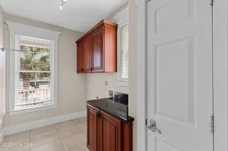 8222 Lakeview Drive, Wilmington, NC 28412 – photo 17: 23_laundry