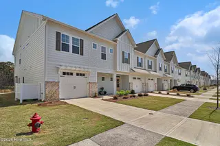 139 Freedom Park Road, Beaufort, NC 28516 – photo 9: End unit townhome in BeauCoast West
