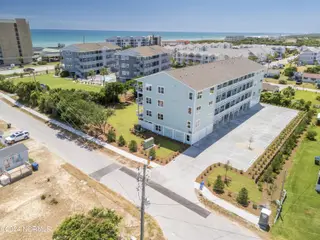109 Knollwood Drive G, Atlantic Beach, NC 28512 – photo 3: DJI_20240619141344_0120_D-HDR