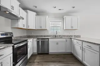 240 Crossroads Store Drive, Jacksonville, NC 28546 – photo 13: Kitchen