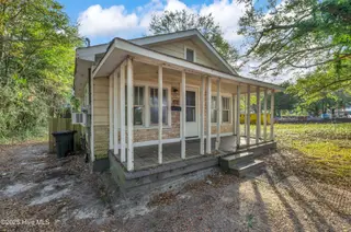 610 N Caswell Avenue, Southport, NC 28461 – photo 4: 610 n caswell ave 00016
