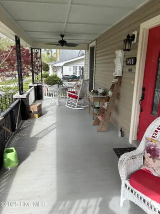 1418 Spencer Avenue, New Bern, NC 28560 – photo 2: Cozy front porch
