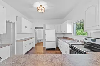 609 N 10th Street, Wilmington, NC 28401 — 4-bedroom home in Brooklyn, Wilmington, NC, photo 12 of 34: Kitchen
