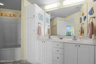100 Olde Towne Yacht Club Drive U212, Beaufort, NC 28516 – photo 13: Master bath 1b