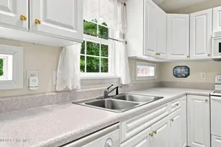 104 Uster Court, New Bern, NC 28562 – photo 12: 33-web-or-mls-DSC_4680_edit