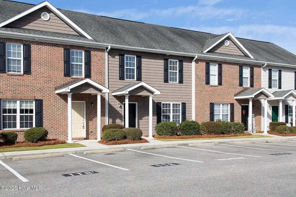 116 Lincoln Place Circle, Leland, NC 28451 – photo 1 of 41: Lincoln-116-1F-AaronL33A8707g