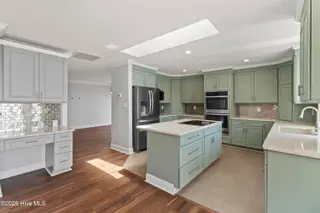 995 Chadwick Shores Drive, Sneads Ferry, NC 28460 – photo 11: 50_kitchen