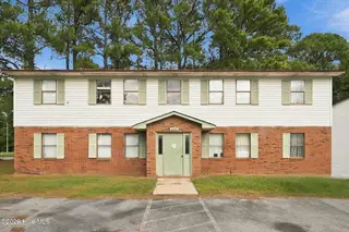 108 Ravenwood Drive, Jacksonville, NC 28546 — 8-bedroom home in Ravenwood, Jacksonville, NC, photo 1 of 18: 1-web-or-mls-06_edit