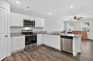 2532 Provence Drive SE, Bolivia, NC 28422 – photo 10: 10_2532_Provence_Dr_SE-Kitchen-GE30