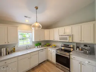 5195 Minnesota Drive SE, Southport, NC 28461 — 3-bedroom home in South Harbour Village, Southport, NC, photo 6 of 18