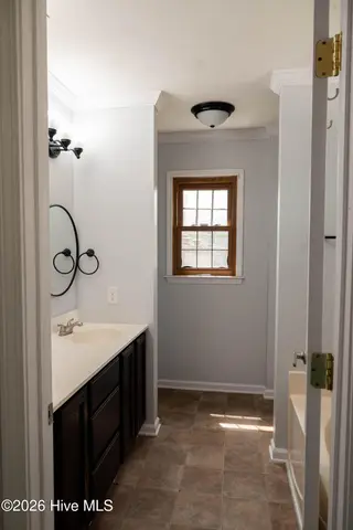 803 Mandarin Trail, Jacksonville, NC 28540 — 3-bedroom home in Mallard Creek, Jacksonville, NC, photo 24 of 36: Masterbathroom