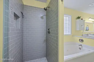 412 Neuchatel Road, New Bern, NC 28562 – photo 19: Master Bath