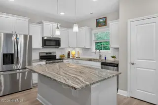 1109 Coral Reef Drive, New Bern, NC 28560 – photo 11: Brown - kitchen close up