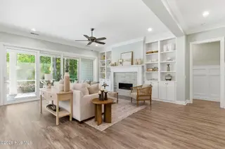 7204 Winchester Terrace, Wilmington, NC 28405 — 4-bedroom home in Landfall, Wilmington, NC, photo 6 of 60: 33-web-or-mls-dsc07956