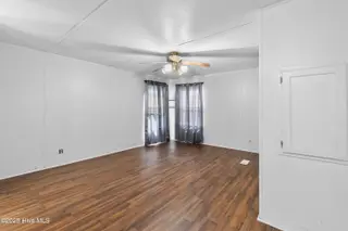 712 Longwood Road NW, Ocean Isle Beach, NC 28469 — 3-bedroom manufactured home, Ocean Isle Beach, NC, photo 24 of 33: 712LongwoodRdNW - 16