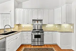 2119 Royal Pines Drive, New Bern, NC 28560 – photo 8: Granite, Gas Stove, etc