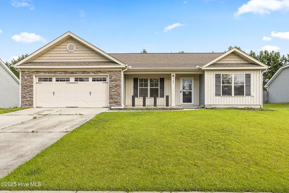 702 Jasmine Lane, Jacksonville, NC 28546 – photo 1 of 30: 01