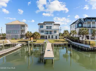 208 Radio Island Road, Morehead City, NC 28557 — 4-bedroom home in Tide Lines, Morehead City, NC, photo 7 of 62: 7-web-or-mls-208 Radio Island 007