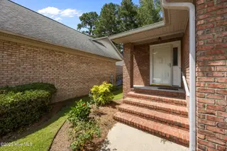 107 Innisbrook Court, New Bern, NC 28562 — 3-bedroom home in Greenbrier, New Bern, NC, photo 4 of 38: 40-web-or-mls-0C0A6911