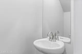 606 S Squires Run Lane, Richlands, NC 28574 – photo 15: Half Bath